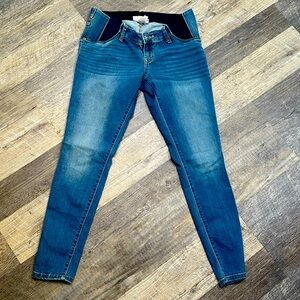 Maternity jeans! So cute and comfy!